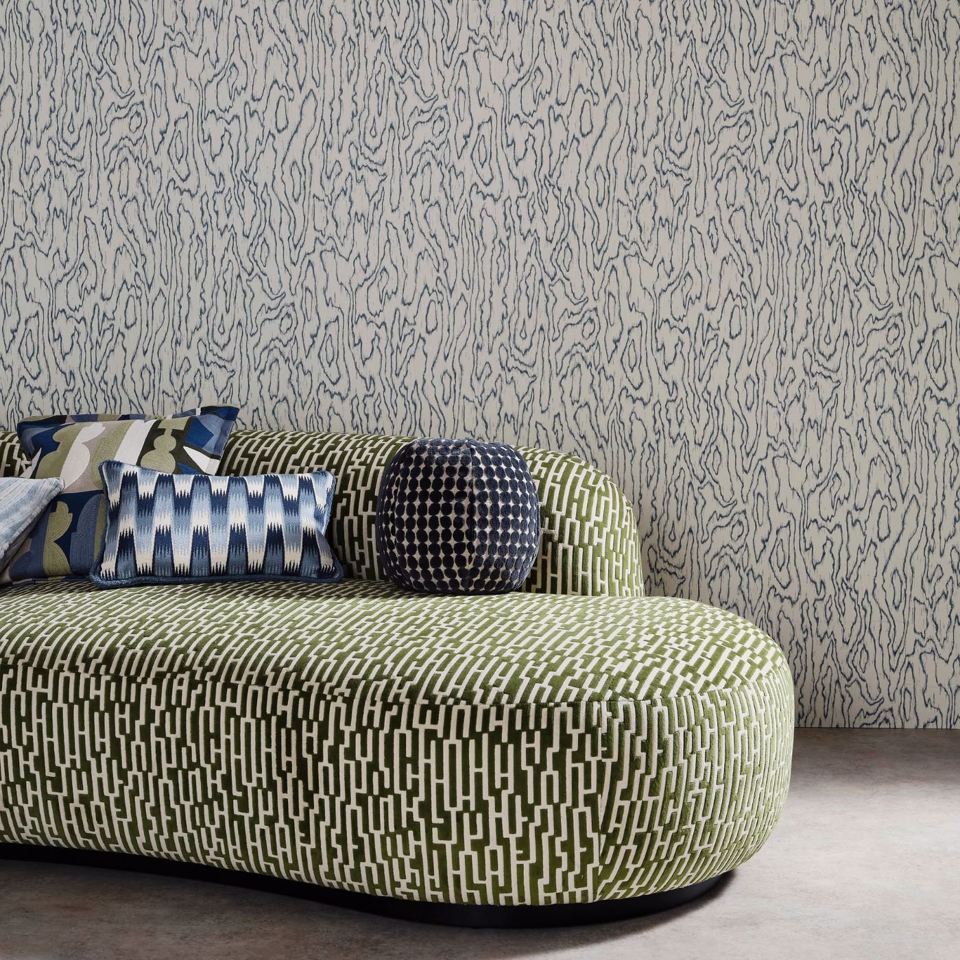 Edenfield Wallpaper - Chocolate - Harlequin - HHHW113172