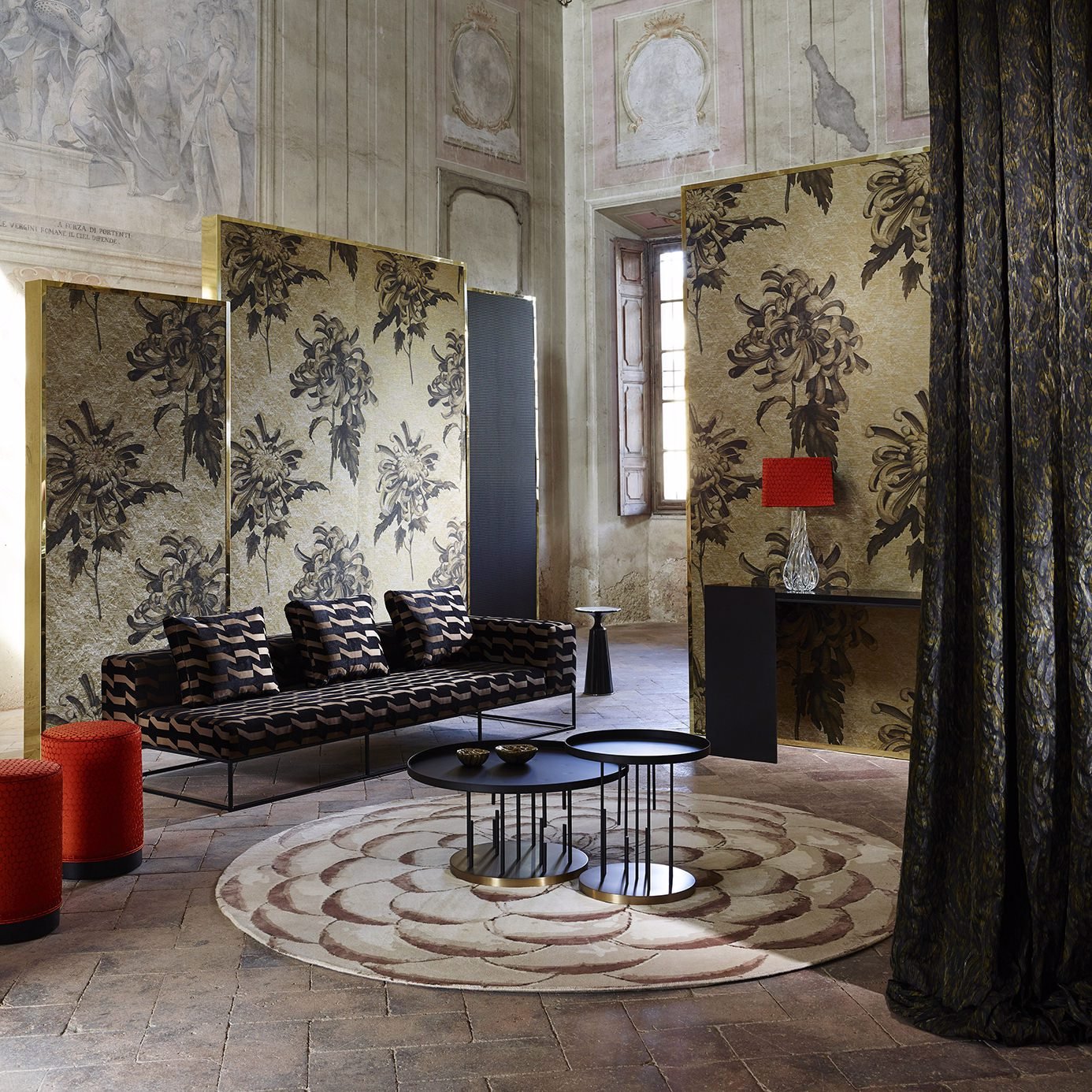 Evelyn Wallpaper - Koi/Vine Black - Zoffany - ZTOT312734 - Morris Wallpaper