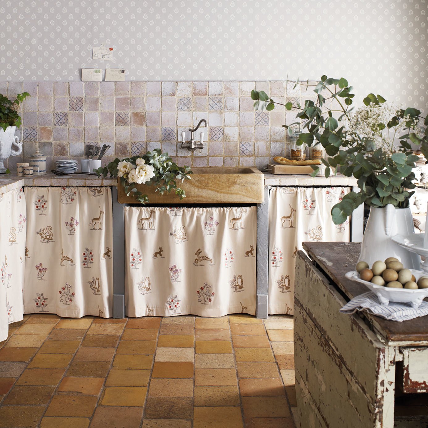 Florrie Wallpaper - Wedgwood - Sanderson - DFAB214058