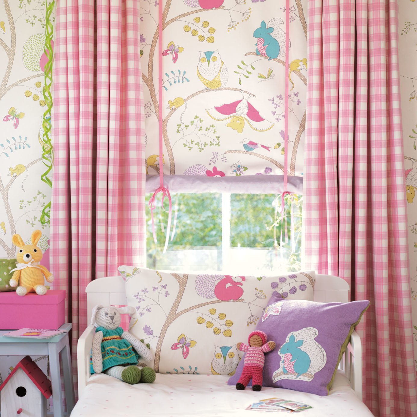 Going Batty Wallpaper - Pink/Blue - Sanderson - DLIT214017