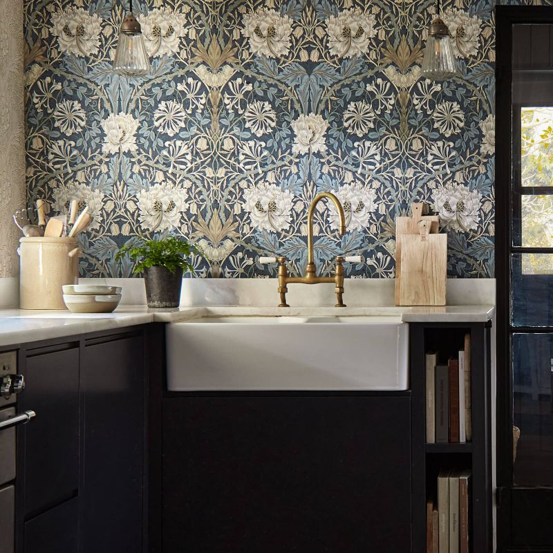 Honeysuckle & Tulip Wallpaper - Woad/Thyme - 217371 - Morris & Co