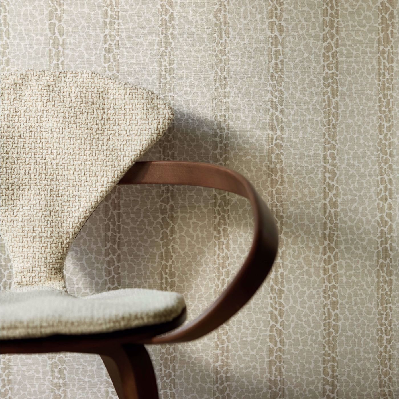 Lacuna Stripe Wallpaper - Linen - Harlequin - HRWO113072