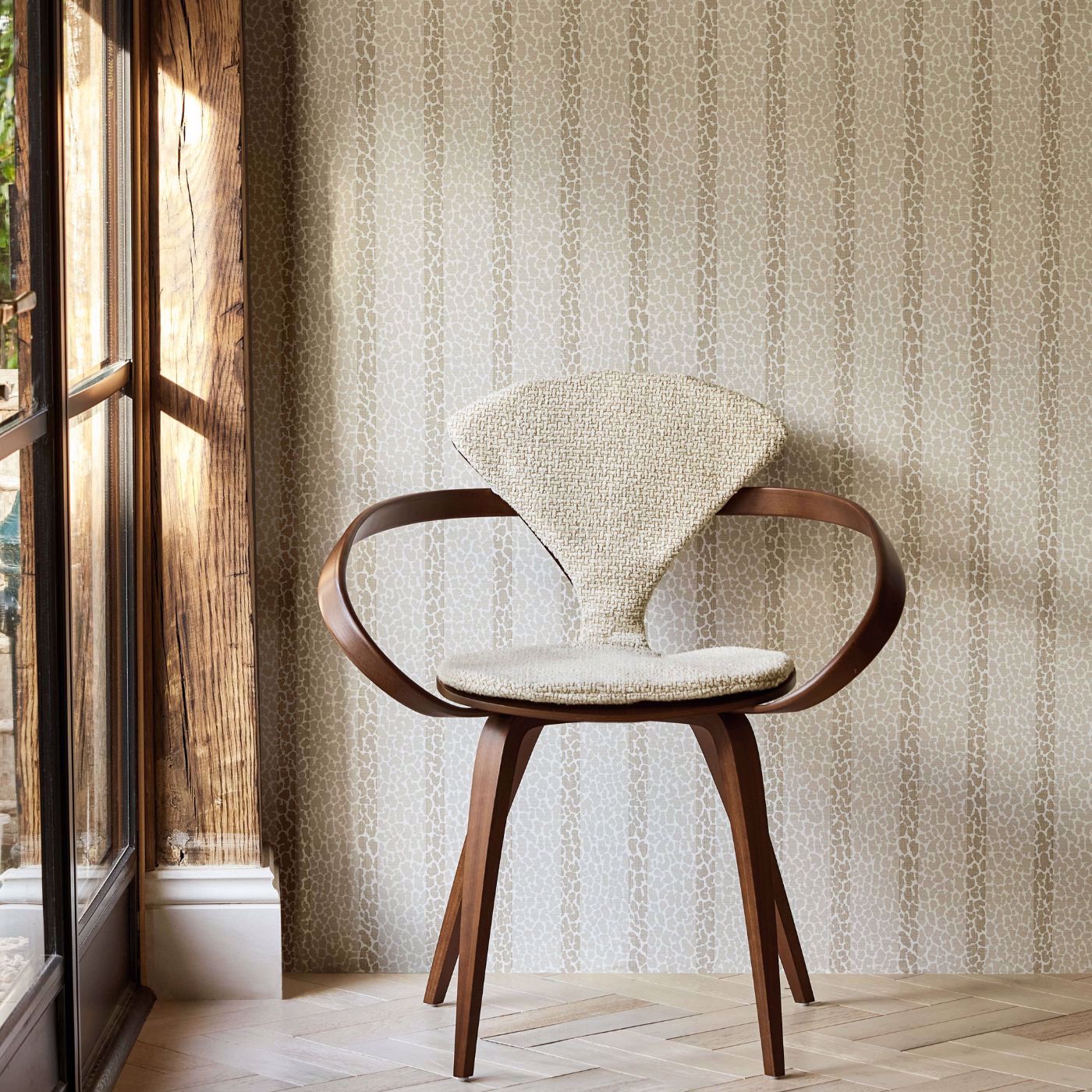 Lacuna Stripe Wallpaper - Linen - Harlequin - HRWO113072