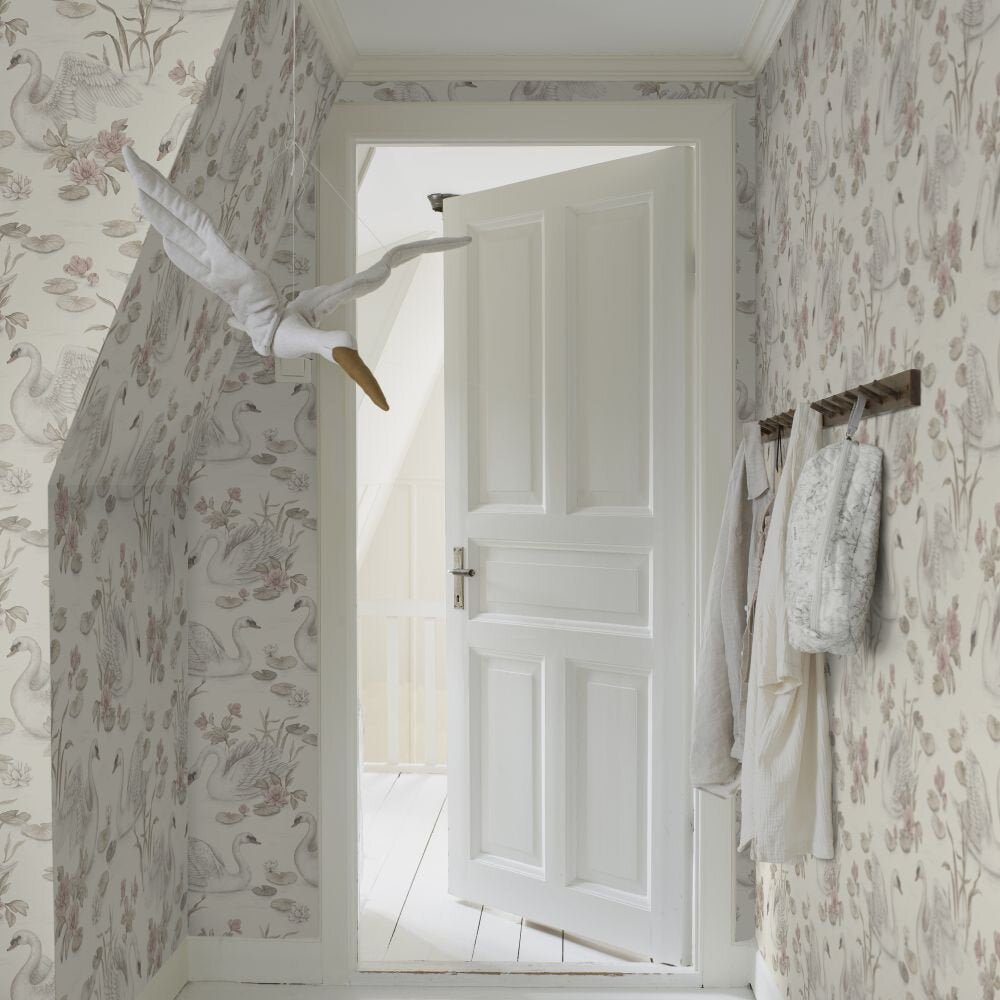 Lily Swan Wallpaper - Ivory - Boråstapeter - 6924 - Premier Wallcovering