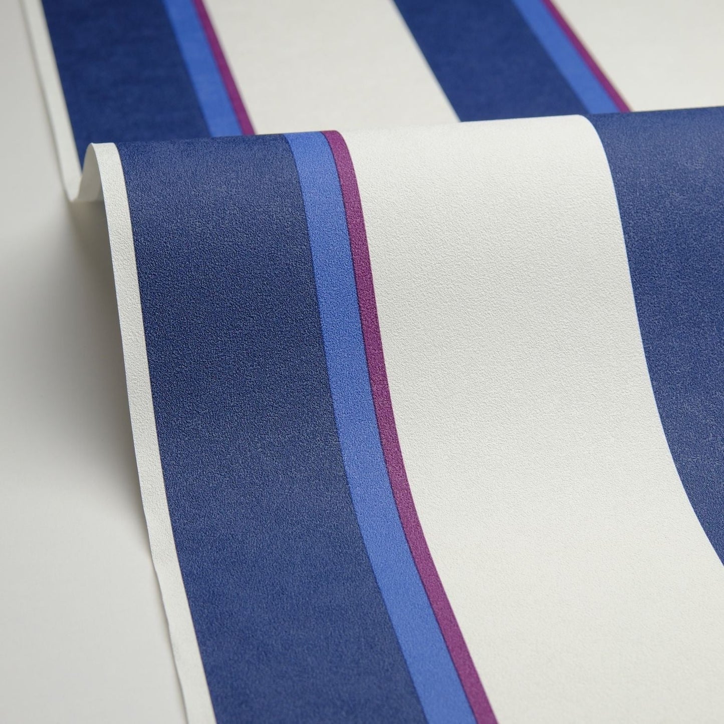 Linear Wallpaper - Bleu Aubergine - Caselio - 105530564