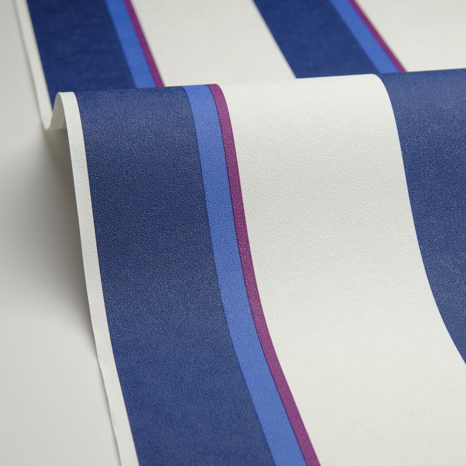 Linear Wallpaper - Bleu Aubergine - Caselio - 105530564