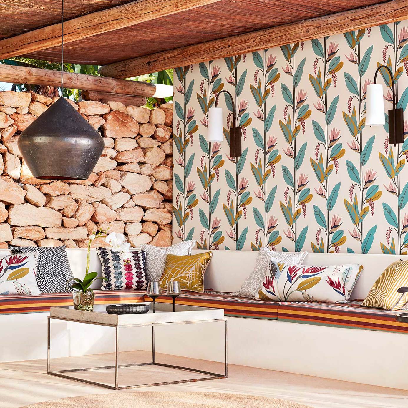 Llenya Wallpaper - Jet/Stone/Gold - Harlequin - HMIW112256