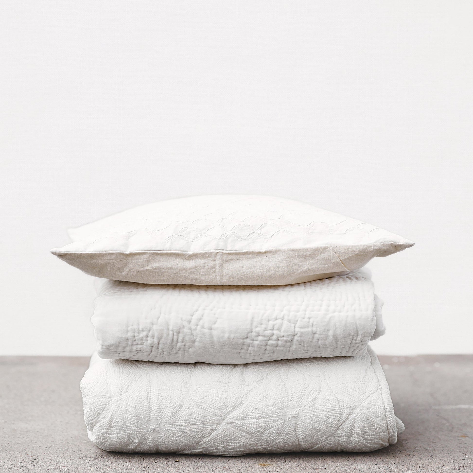 Natural FX 2 Hessian Wallpaper - White - Galerie - G67442 - Premier Wallcovering