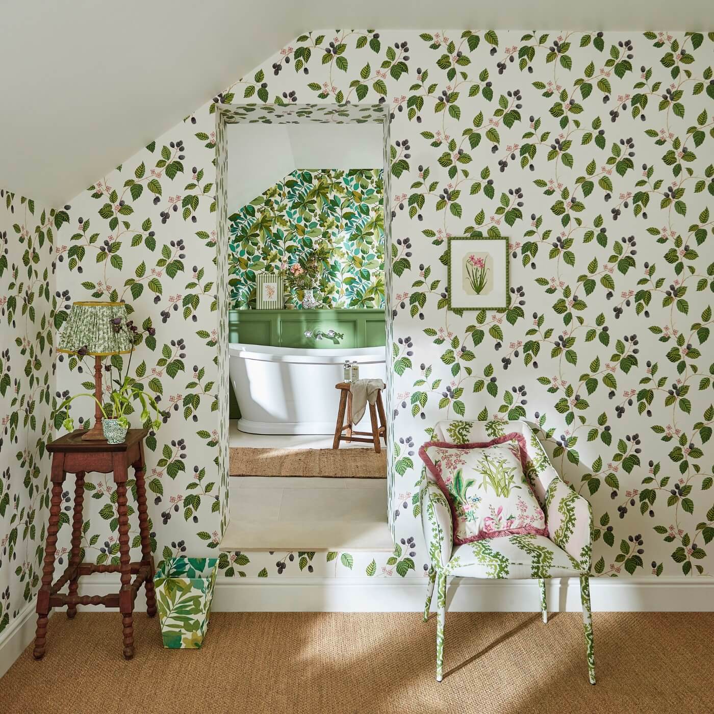 Robin's Wood Wallpaper - Botanical Green - DABW217223 - Sanderson