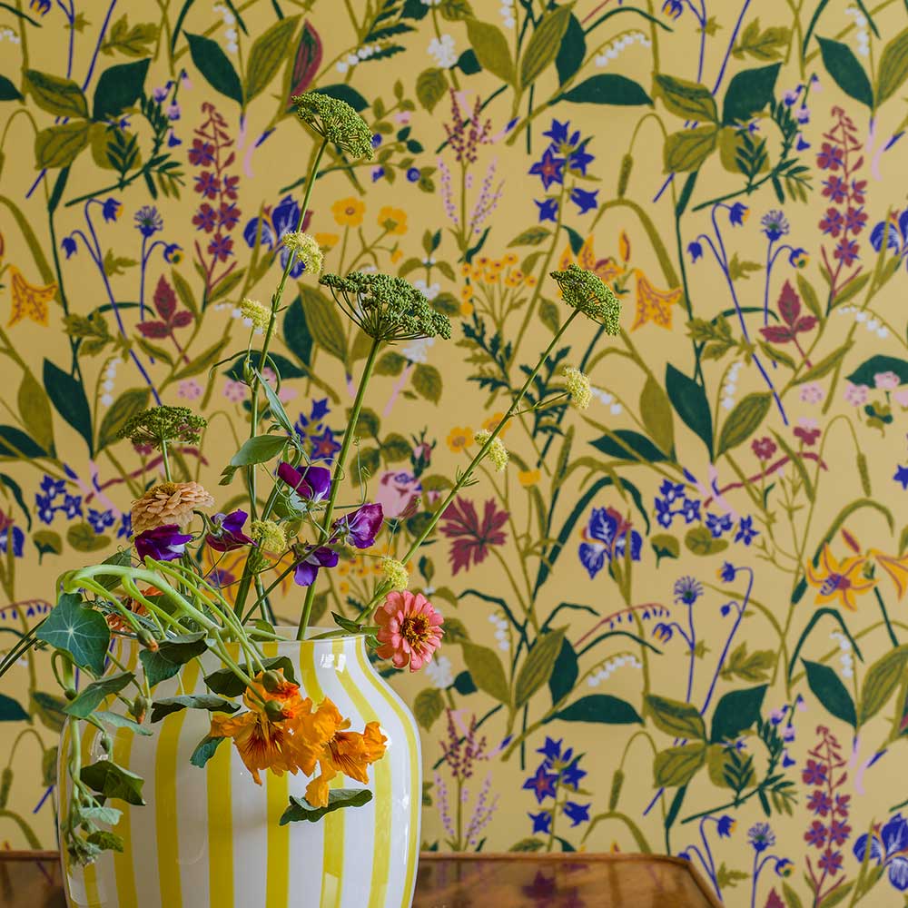 Ros och Lilja Wallpaper - Yellow - Boråstapeter - 1963 - Premier Wallcovering