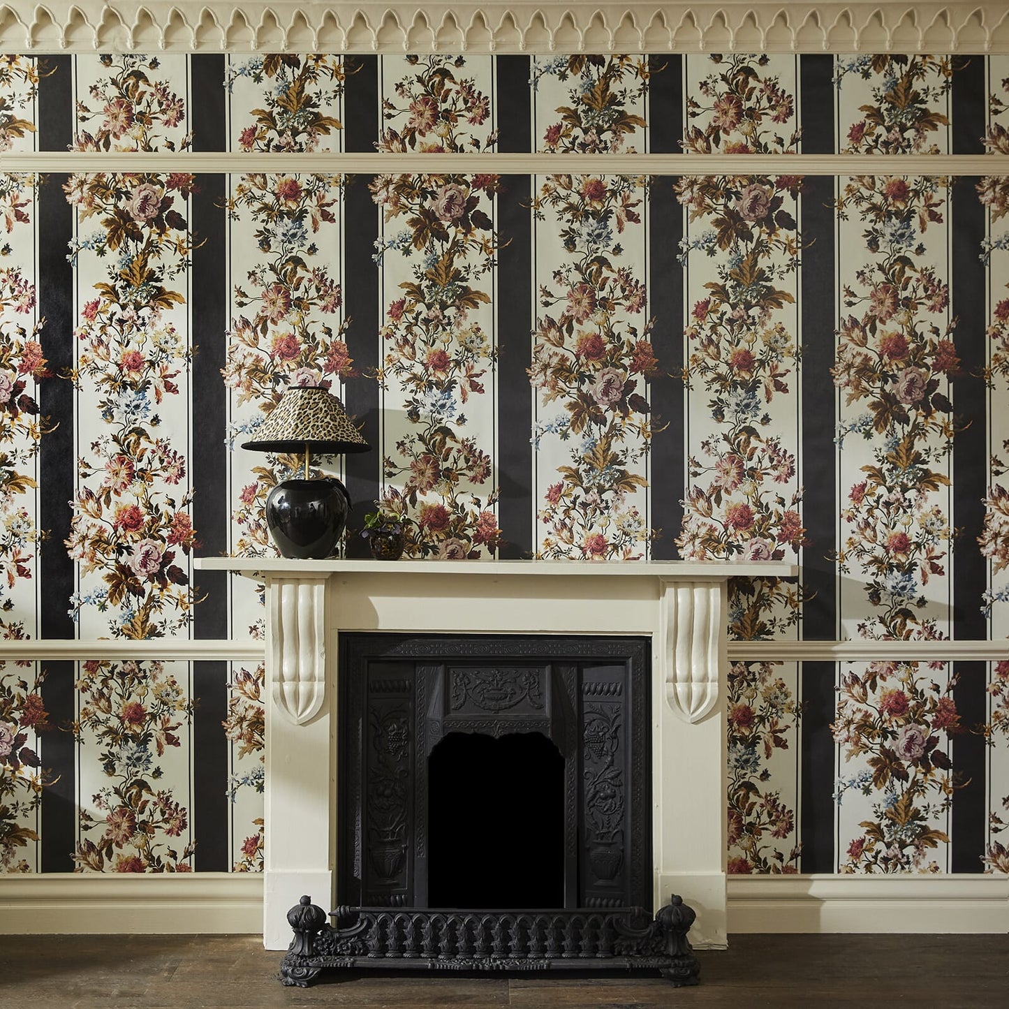 Rosetta Garland Wallpaper - Noir - House of Hackney - 1-WA-ROG-DI-NOI-XXX