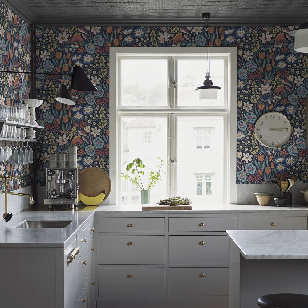 Tradgarden Wallpaper - Multi / Dark - Boråstapeter - 2095 - Premier Wallcovering