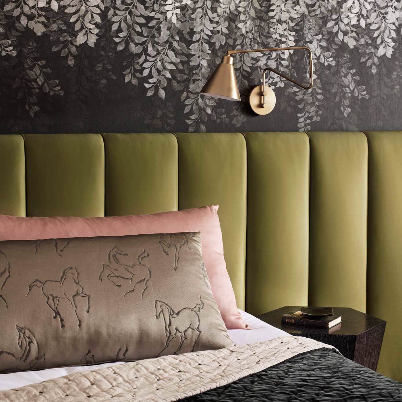 Tyndall Wallpaper - Vine Black - ZHIW313002 - Zoffany - Morris Wallpaper