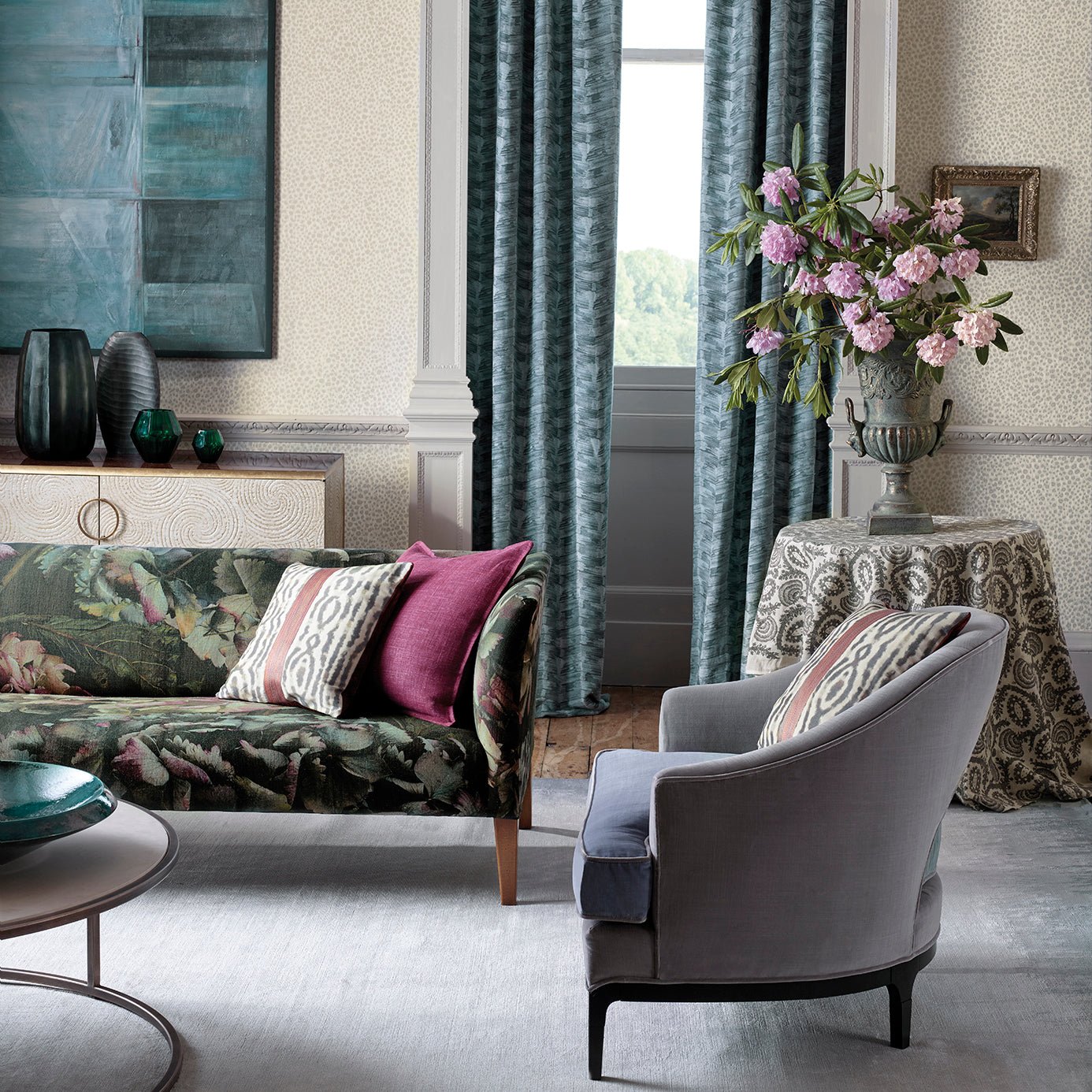 Wallis Wallpaper - Sable - Zoffany - ZDAR312877 - Morris Wallpaper