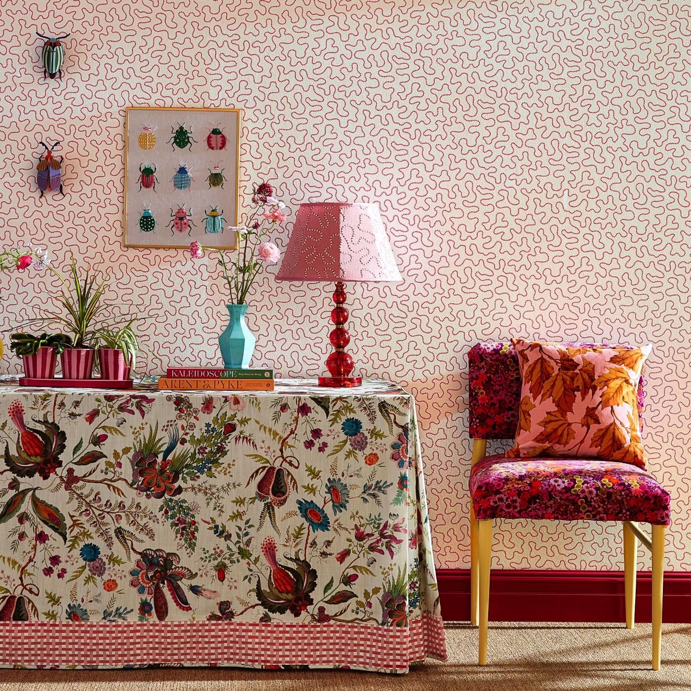 Wiggle Wallpaper - Carnelian/Rose Quartz - Harlequin - HSRW113062