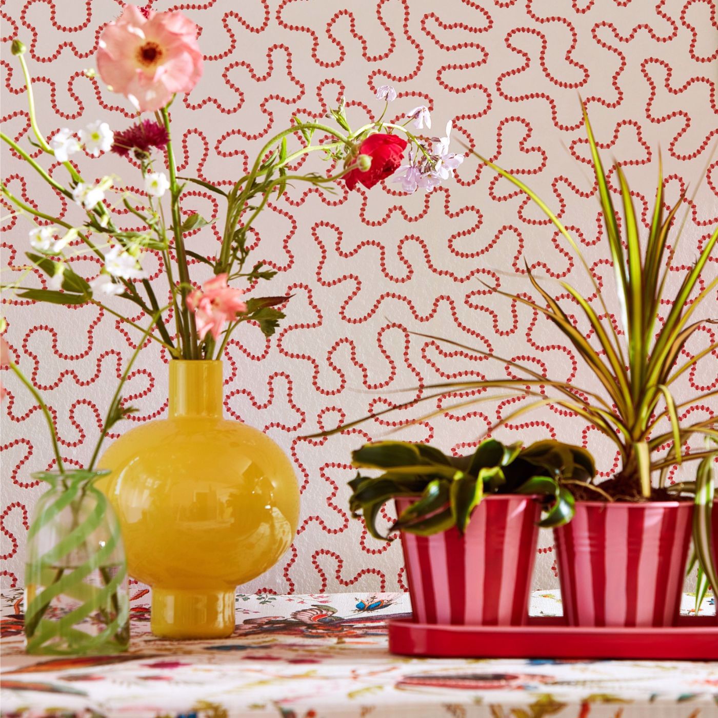 Wiggle Wallpaper - Carnelian/Rose Quartz - Harlequin - HSRW113062