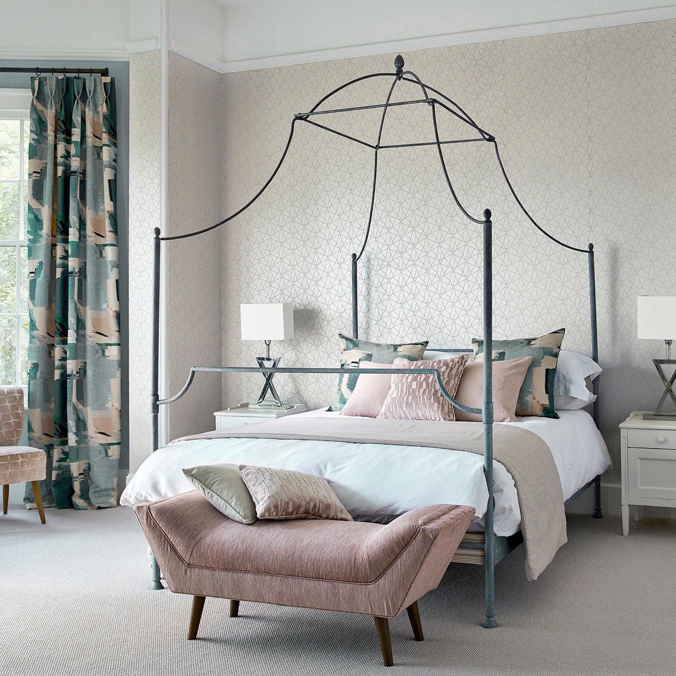 Zola Shimmer Wallpaper - Porcelain - Harlequin - HMWF111977