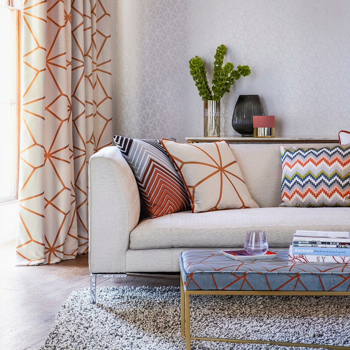 Zola Shimmer Wallpaper - Porcelain - Harlequin - HMWF111977