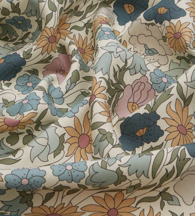Poppy Meadowfield in Landsdowne Linen Room Fabric - Teal