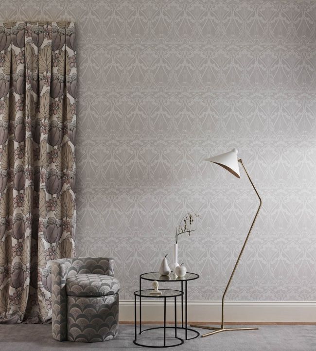 Regency Tulip in Landsdowne Linen Room Fabric - Cream