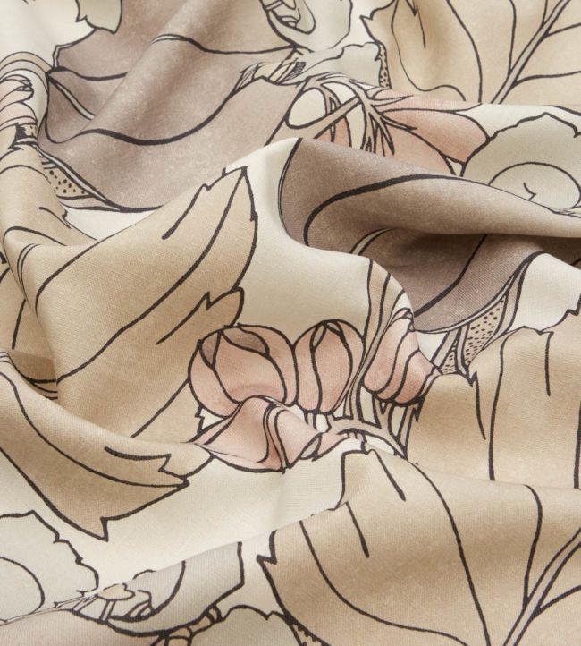 Regency Tulip in Landsdowne Linen Room Fabric 2 - Cream