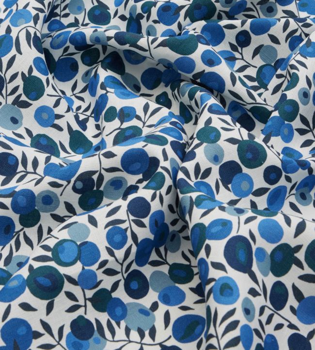 Wiltshire Blossom in Landsdowne Linen Room Fabric - Blue