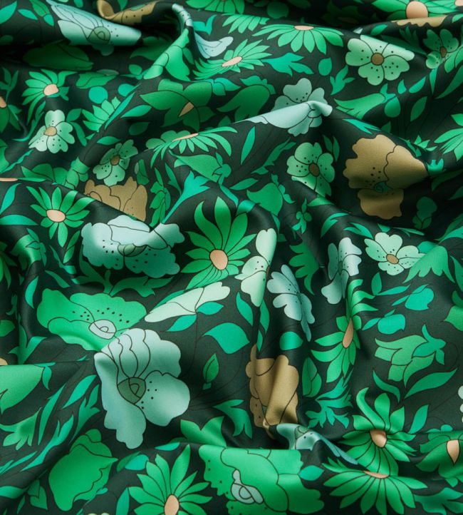 Poppy Meadowfield in Becless Cotton Room Fabric - Green