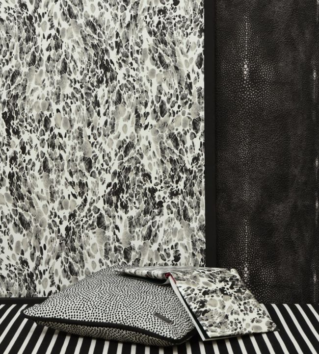 Magma Room Wallpaper - Black