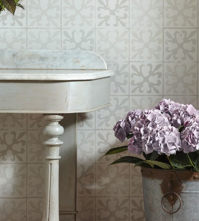 Fleur De Lys Tile Room Wallpaper - Silver