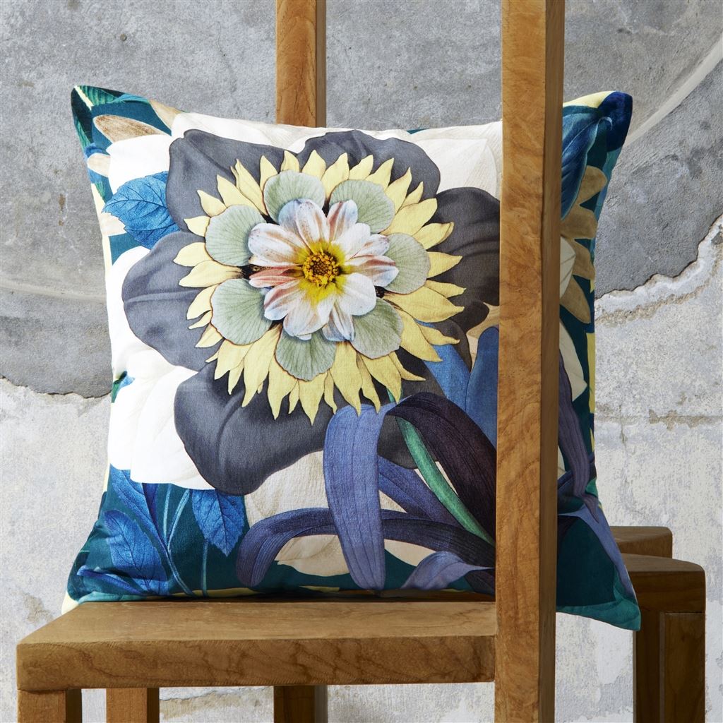 Fleurs D'artifice Marais Room Cushion 3 - Multicolor