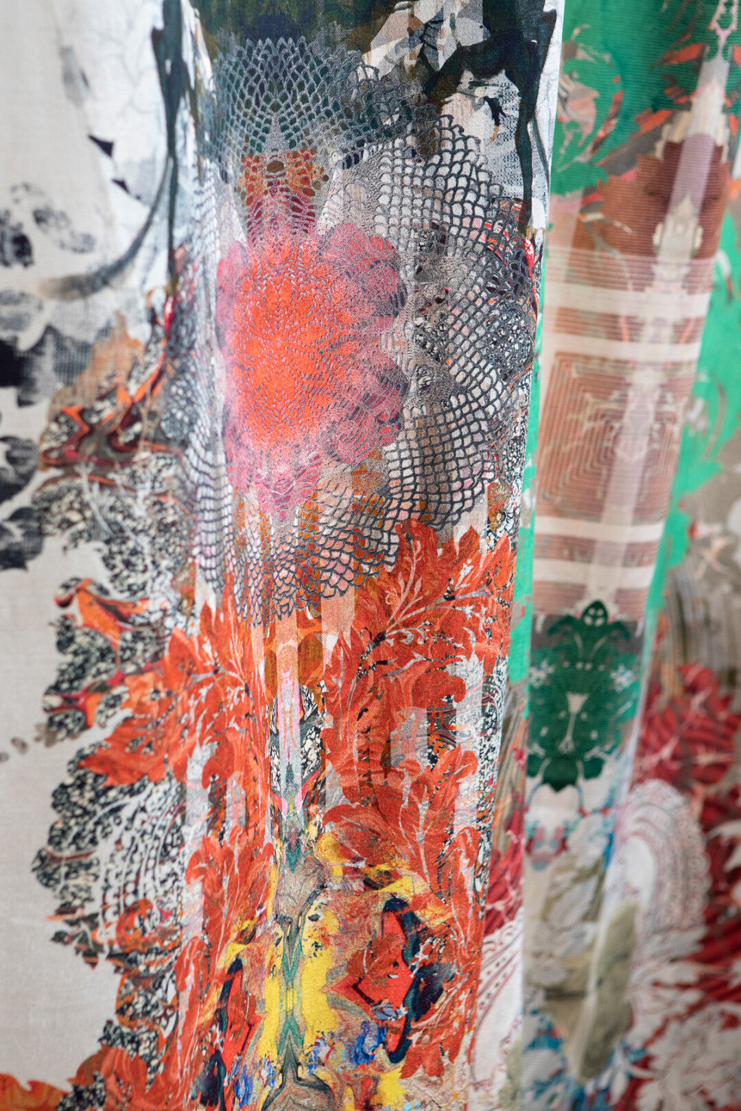 Totem Damask Room Velvet Fabric 2 - Multicolor