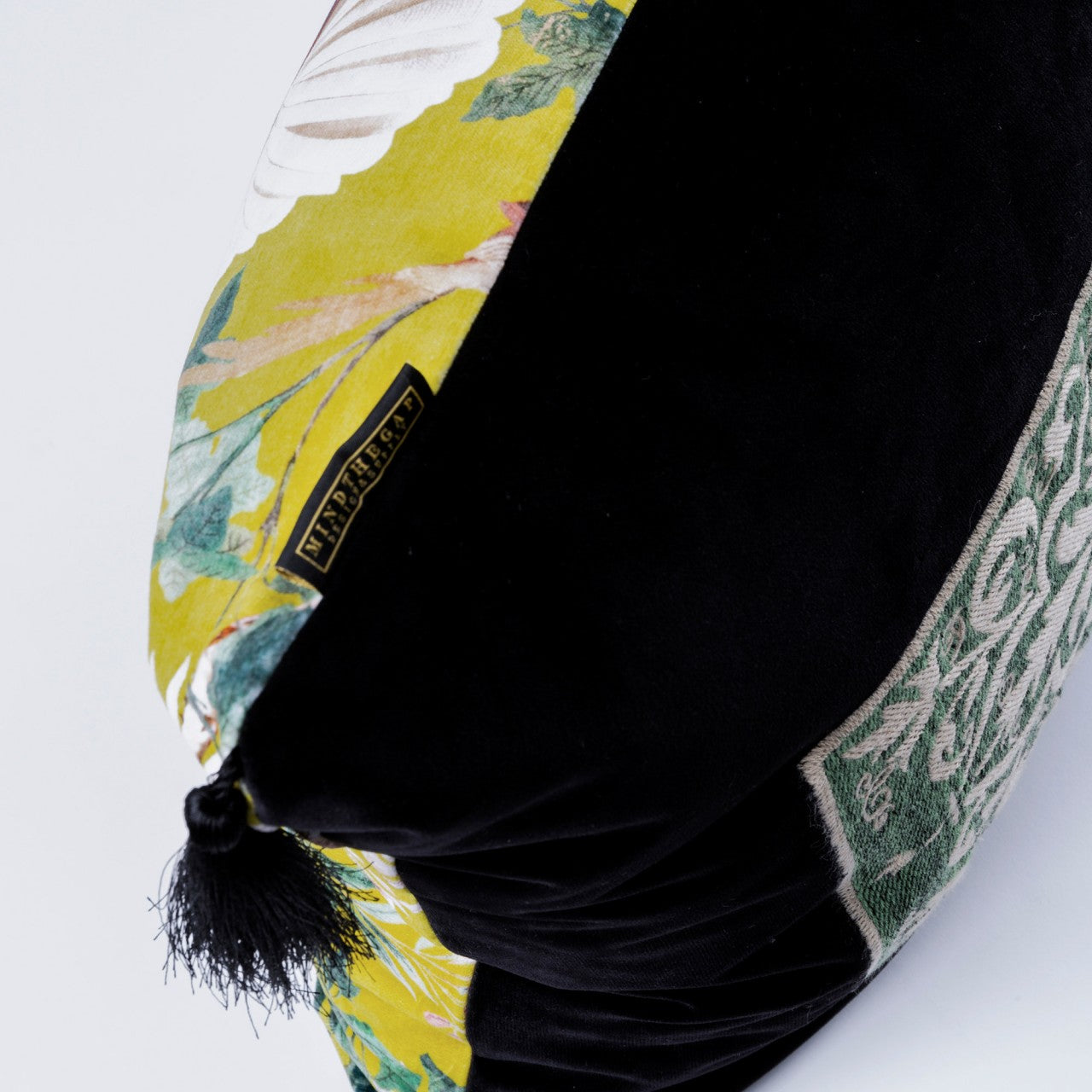 SPANISH EMBROIDERY Velvet Embroidered Room Cushion 2 - Green