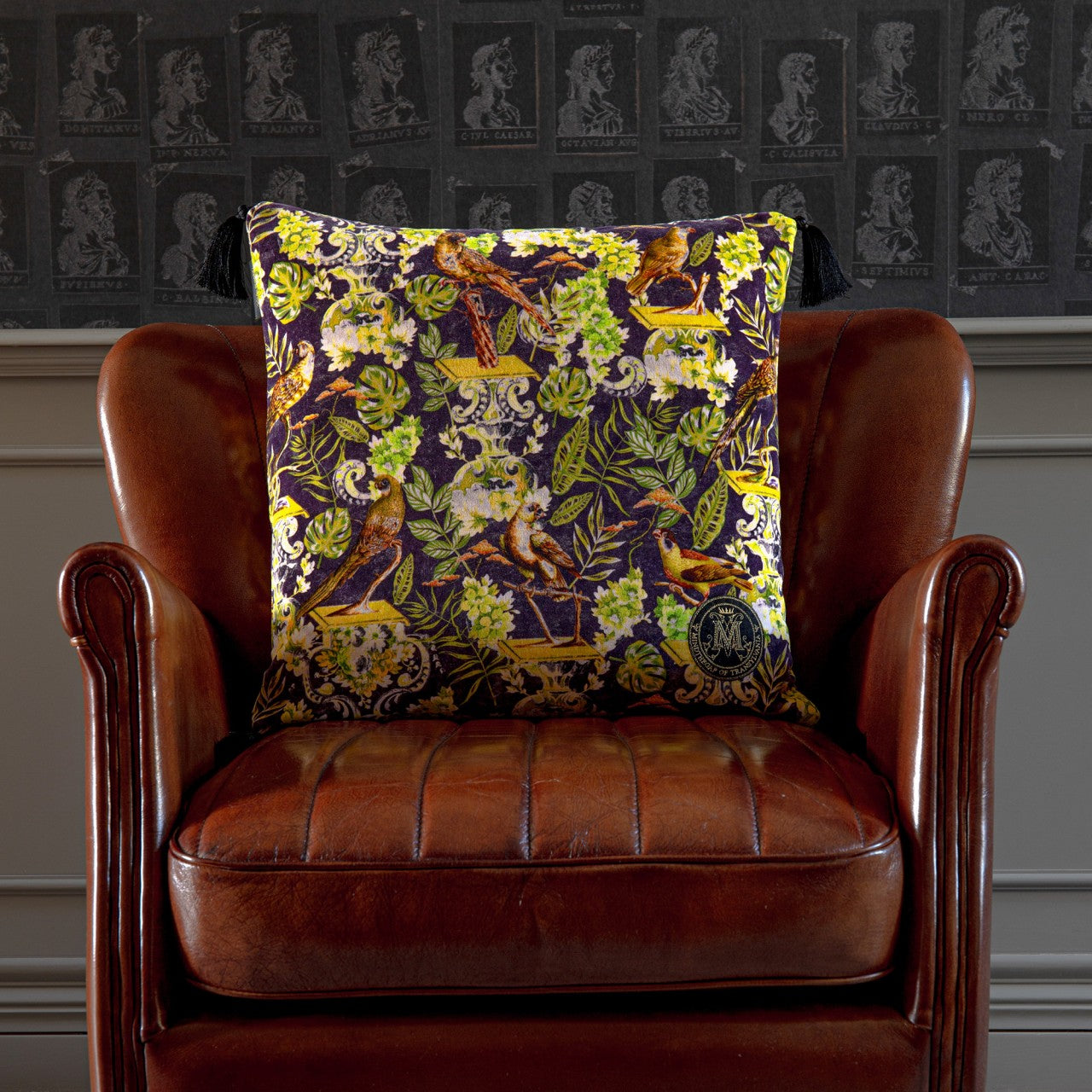 LA VOLIERE Room Velvet Cushion - Green