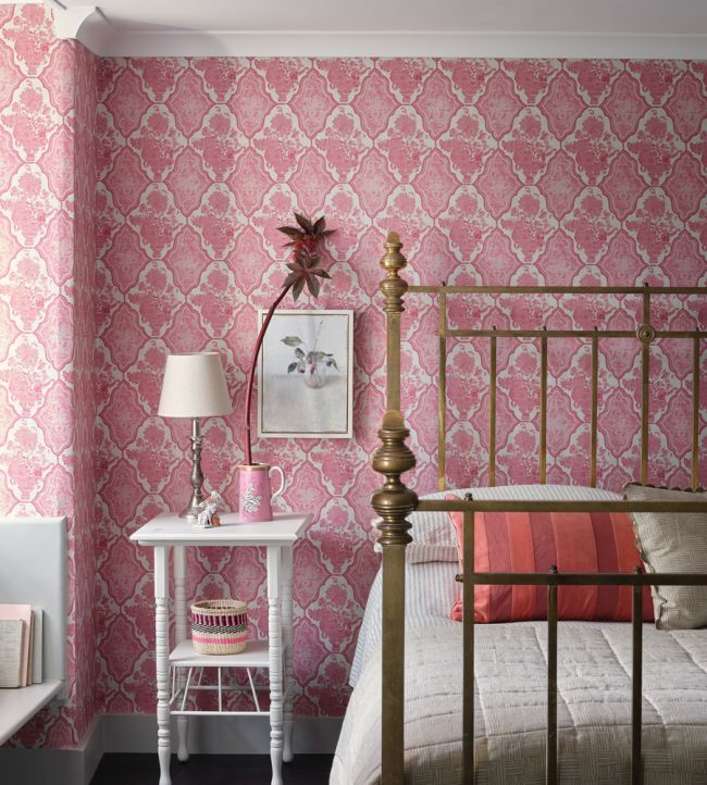 Cameo Vase Room Wallpaper - Pink