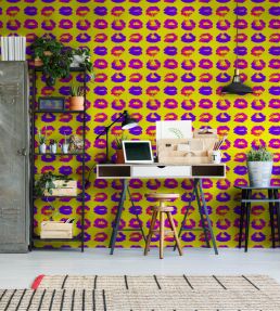 Neon Kiss Room Wallpaper - Yellow